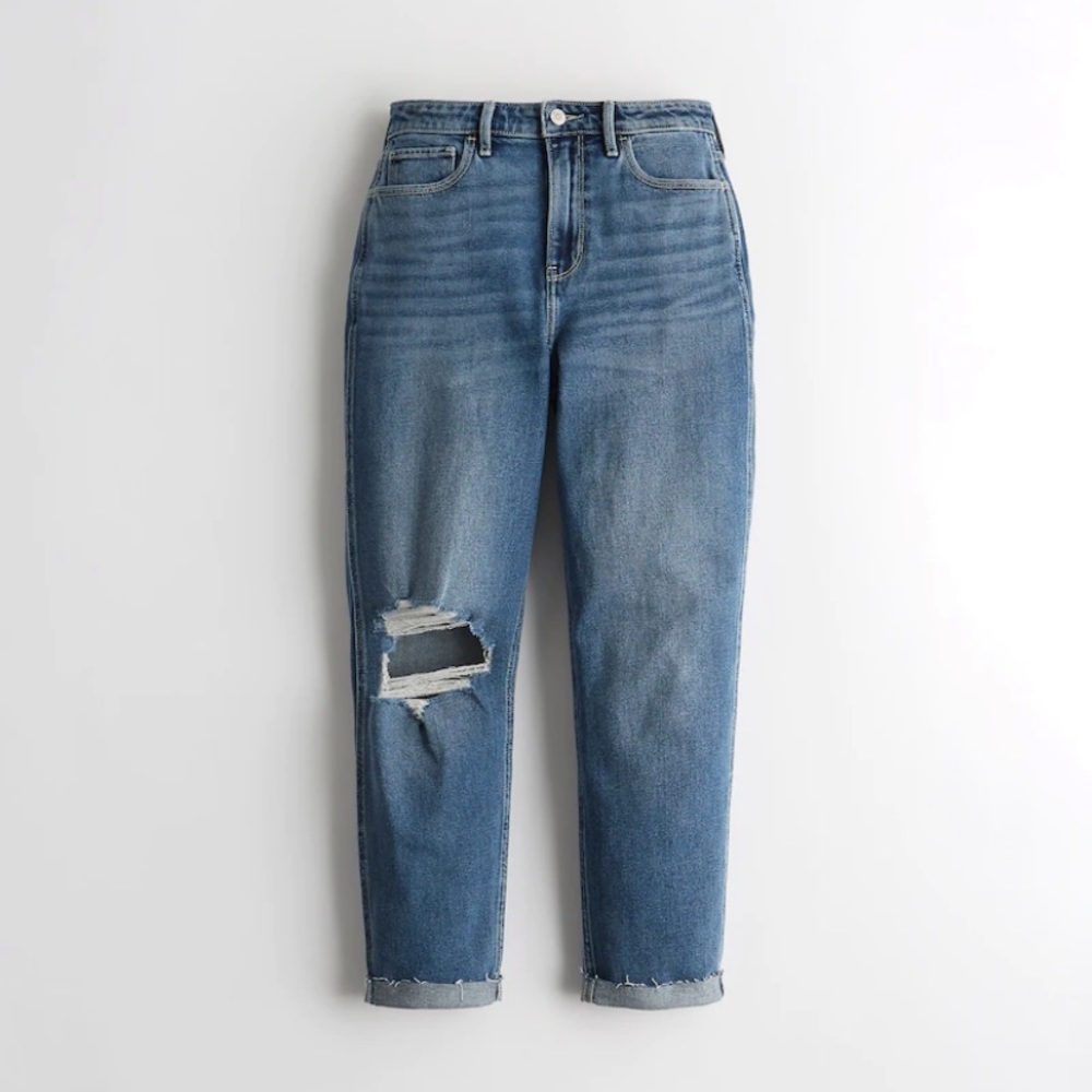 NWT Ultra High-Rise Ripped Mom Jean